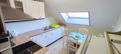 Grand et bel appartement 77m2 avec jardin, à proximité immédiate des plages (1km)