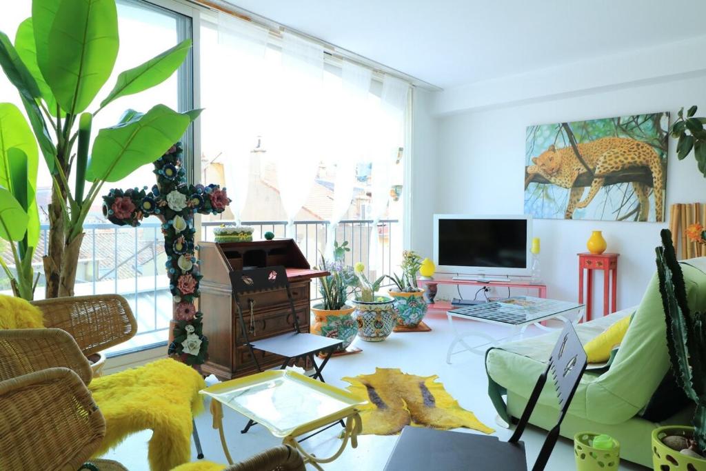 Appartement GRAND ET LUMINEUX 4 PIECES AVEC VERANDA VUE SUQUET l! A3B94 Victor Tuby, 1 06400 Cannes