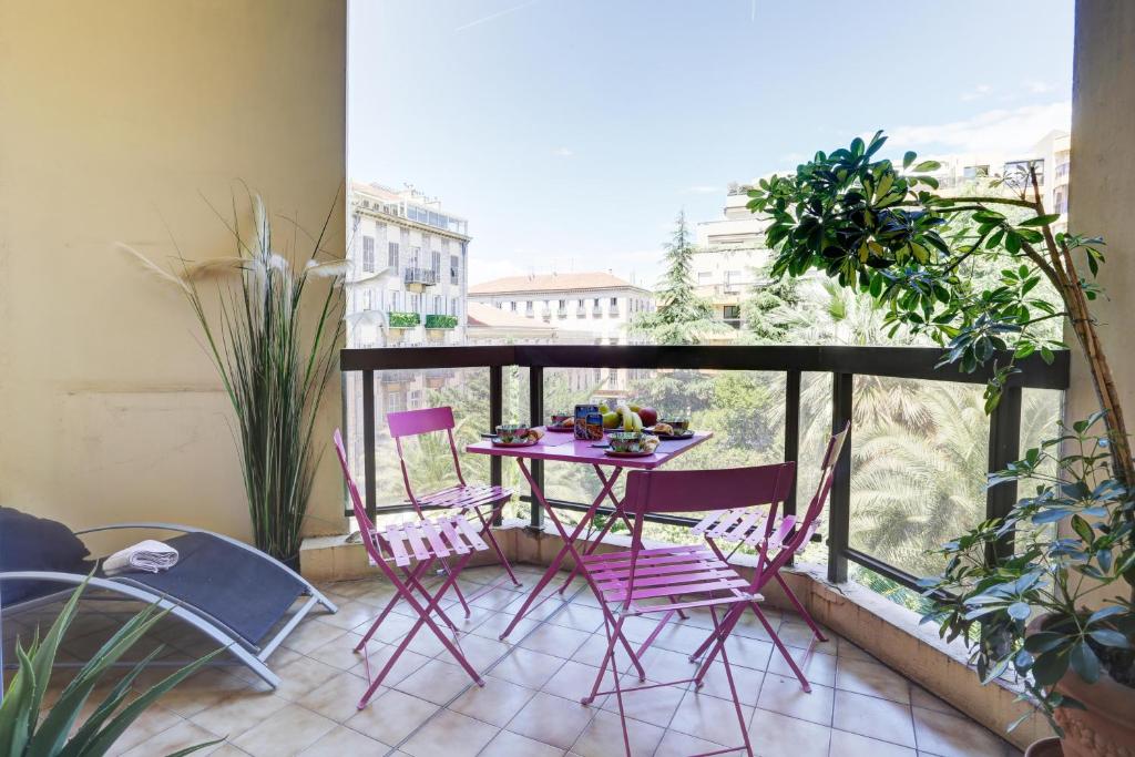 Appartement GRAND H -F2, FACE VIEUX- NICE, TERRASSE, ASCENSEUR, CLIMATISATION, Terrace - Nice city center 10 Avenue Félix Faure 06000 Nice