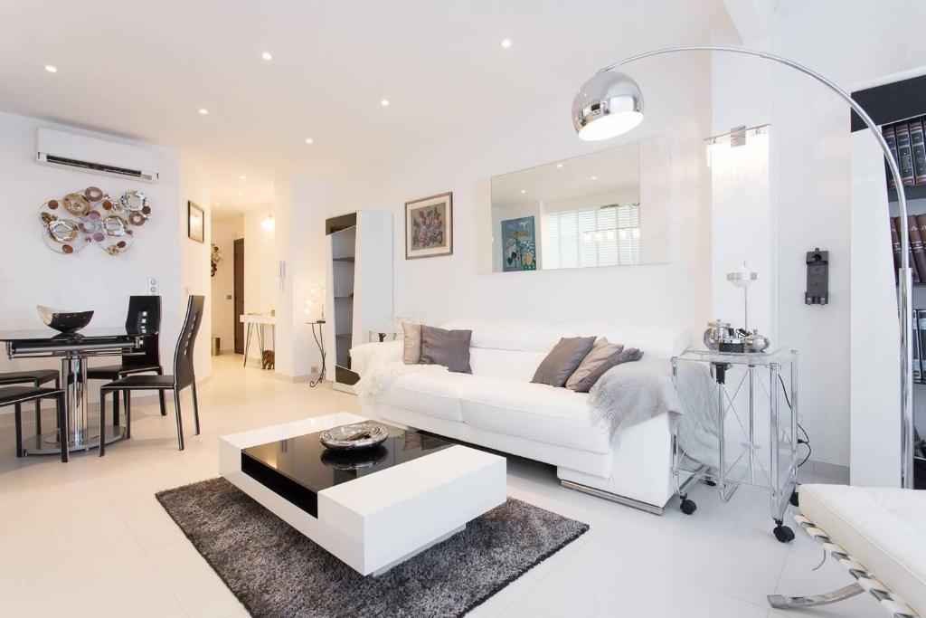 GRAND HOTEL: New 2 BEDS/ 2 BATHS 1 Rue Victor Cousin, 06400 Cannes