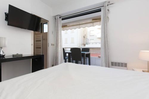GRAND HOTEL: New 2 BEDS/ 2 BATHS