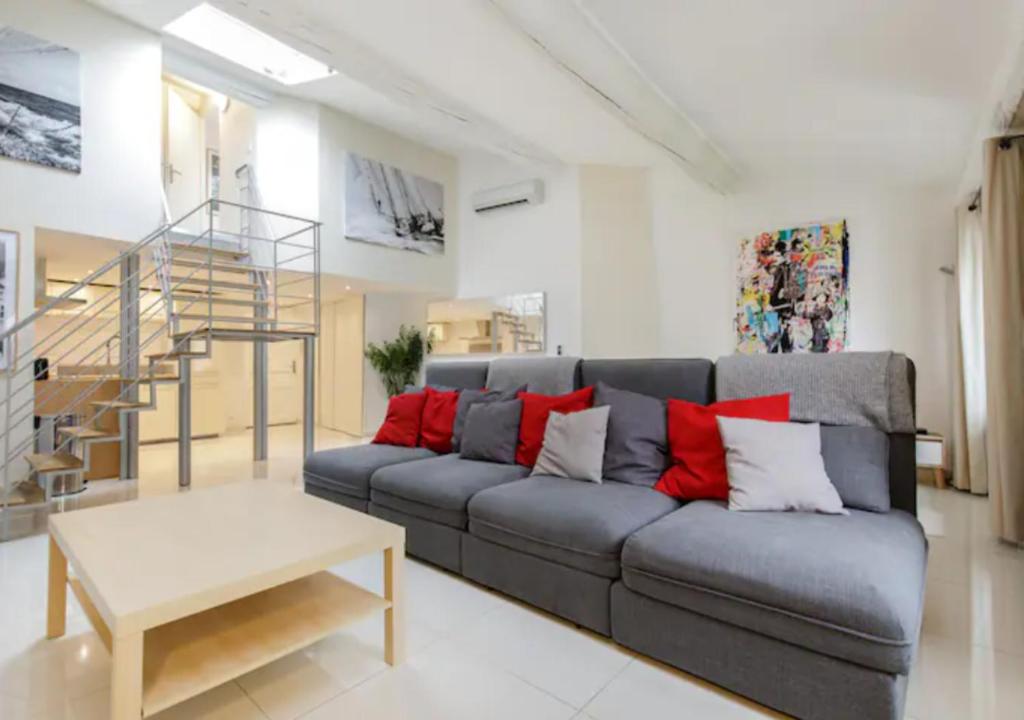 Grand Loft 3 PIECES 100m Vieux Port Cannes centre 90 Rue Meynadier, 06400 Cannes