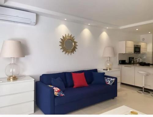Grand studio-2 personnes-Antibes-Piscine-terrasse