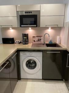 Grand studio-2 personnes-Antibes-Piscine-terrasse