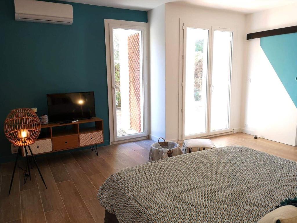 Grand studio 35m2 centre ville résidence Guaita mare Boulevard pierre pasquini,  LʼÎle-Rousse