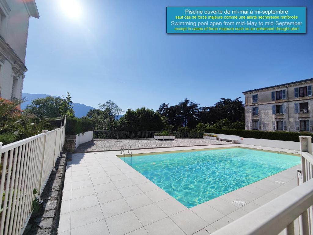 Grand studio 38m2 dans ancien palace avec piscine et place de parking privée 6 Avenue d'Albion, 73100 Aix-les-Bains