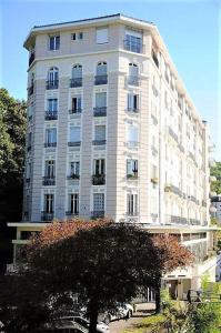 Grand studio 38m2 dans ancien palace avec piscine et place de parking privée
