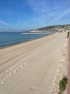 Grand Studio 7 minutes de la Plage et Climatisé sur Juan Les Pins