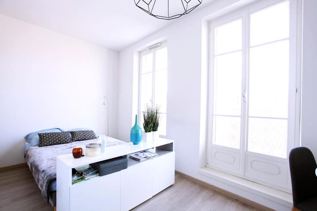 Appartement Grand studio au pied du panier 65 rue de la République 13002 Marseille