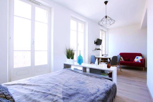 Grand studio au pied du panier