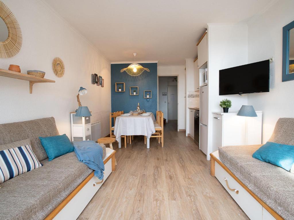 Grand studio avec climatisation, balcon proche gare centre ville