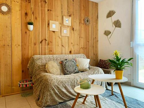 Grand studio avec terrasse à 100m du Vieux Port