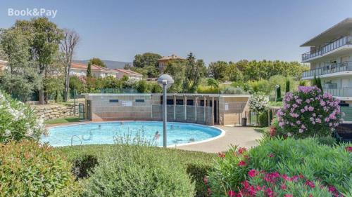 Grand Studio avec terrasse, garage et piscine