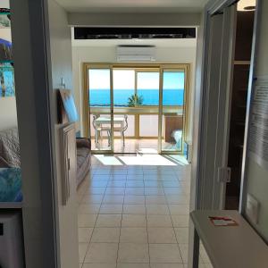 Grand studio bord de mer- accès direct aux plages