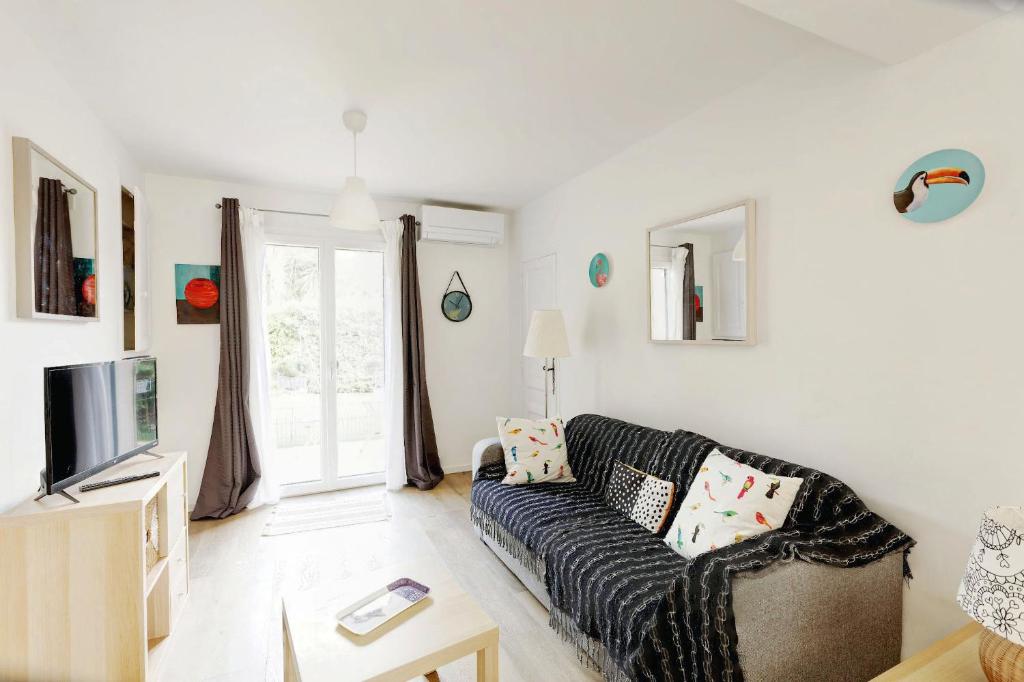 Appartement Grand studio climatisé avec terrasse, plage 10 Mn 17 Rue Marc Riche 83400 Hyères