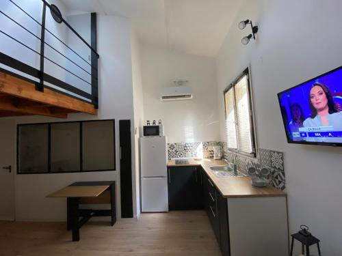 Grand studio contemporain avec mezzanine