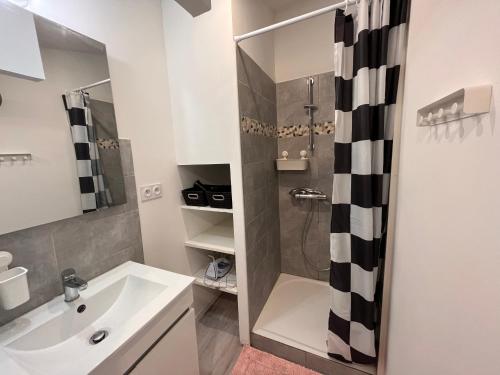 Grand studio contemporain avec mezzanine