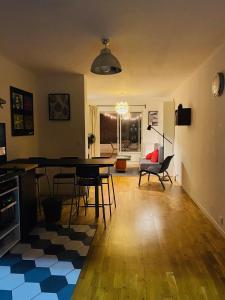 Grand studio de 38m2 et cour indépendante de 25m2 dont wifi et Netflix