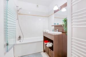 Grand studio Disney, queen size, coffee, WIFI