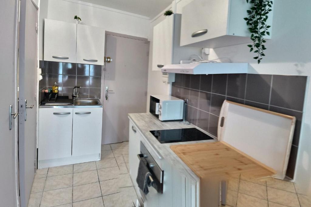 Appartement GRAND STUDIO EVREUX CENTRE JARDIN L'EVEQUE 83 bis Boulevard du Jardin l'Évêque APP 21 27000 Évreux