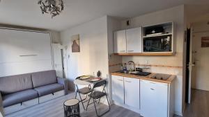 Grand studio Front de mer ensoleillé avec jardin plein sud accès direct plage