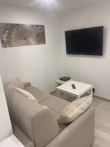 Grand studio neuf à 50 m du port