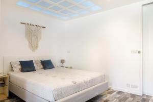 Grand Studio neuf face port et plage, parking privé