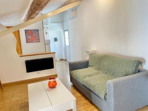 Grand studio sur la Marine