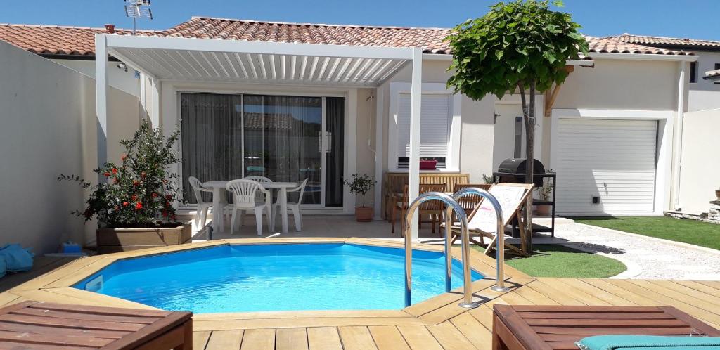 Grand T1 avec accès privé mer