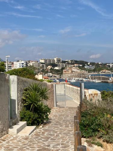 Grand T2 43m2 plages du Mourillon