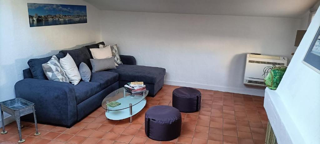 Appartement GRAND T2 COMPLETEMENT RENOVE HYPER CENTRE BANDOL 11 Rue du Docteur Louis Marçon 83150 Bandol