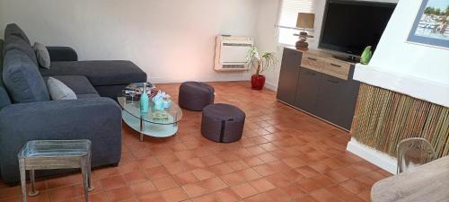 GRAND T2 COMPLETEMENT RENOVE HYPER CENTRE BANDOL