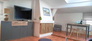 GRAND T2 COMPLETEMENT RENOVE HYPER CENTRE BANDOL