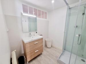 Appartement Grand T2 tout équipé centre ville avec cour 56 rue Saint-Ausone 16000 Angoulême -1