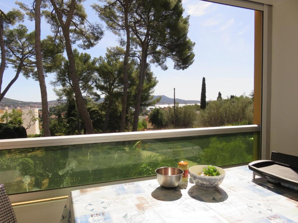 Appartement Grand T2 vue mer calme climatisé 500 m village et plage parking gratuit Résidence les Hauts de Port'Issol Bat A 20 Montée du Val d'Azur 83110 Sanary-sur-Mer