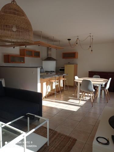 Grand T3 75m2 Très Lumineux (5min Parc Montjuzet)