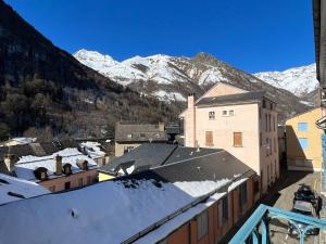 Grand T3 centre Cauterets 6 à 8 pers. WIFI. Balcon