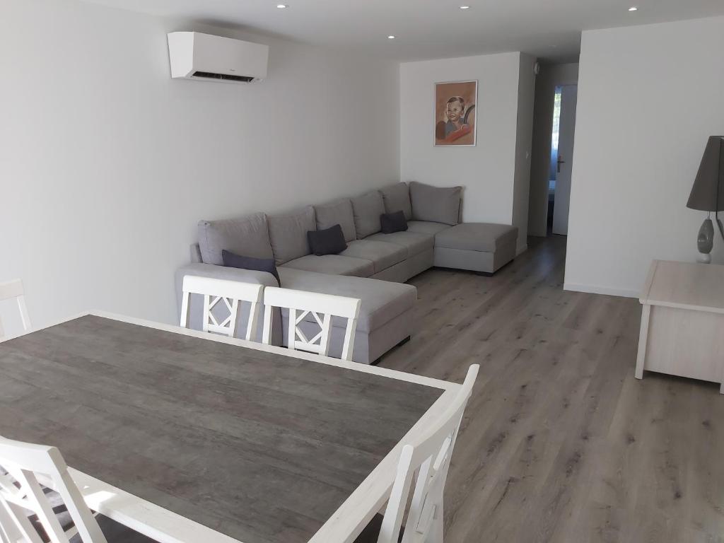 Appartement Grand T3 piscine, garage centre port 59 Avenue des Sergents 34300 Le Cap d\'Agde