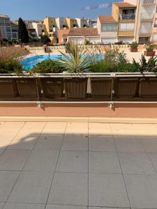 Grand T3 piscine, garage centre port