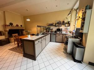 Grande chambre chez l'artiste-peintre
