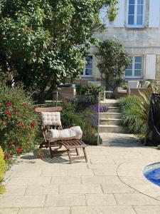 Grande maison centre ville avec jardin et piscine