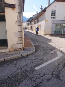 Grande maison de ville rénovée,au cœur du village