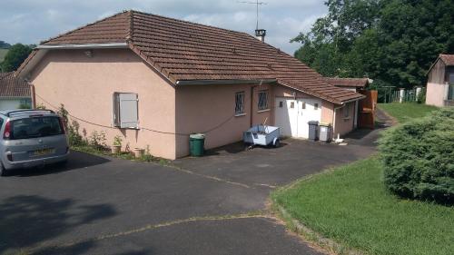 Grande maison sur 2000 m2 de terrain avec un studio amenage pour 2 personnes2