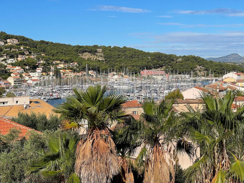 Grande terrasse avec vue mer, résidence récente, tout à pieds 70, allée Résidences du Port, 83430 Saint-Mandrier-sur-Mer