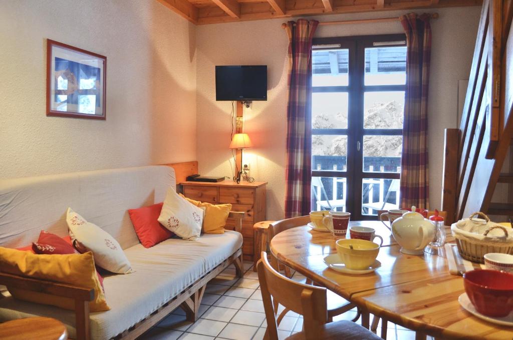 Appartement Granges 31 - DUPLEX 6PERS PIED PISTES DOMAINE ALPE D'HUEZ 3 Route des Pistes 38114 Villard-Reculas