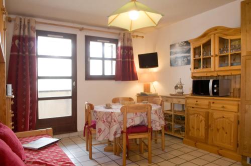 Granges 8 - BEL APPT 4P AU PIED DES PISTES DOMAINE ALPE D'HUEZ