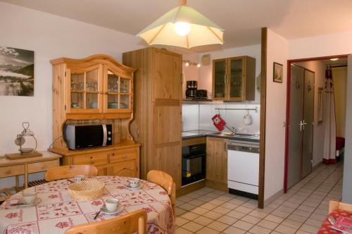 Granges 8 - BEL APPT 4P AU PIED DES PISTES DOMAINE ALPE D'HUEZ