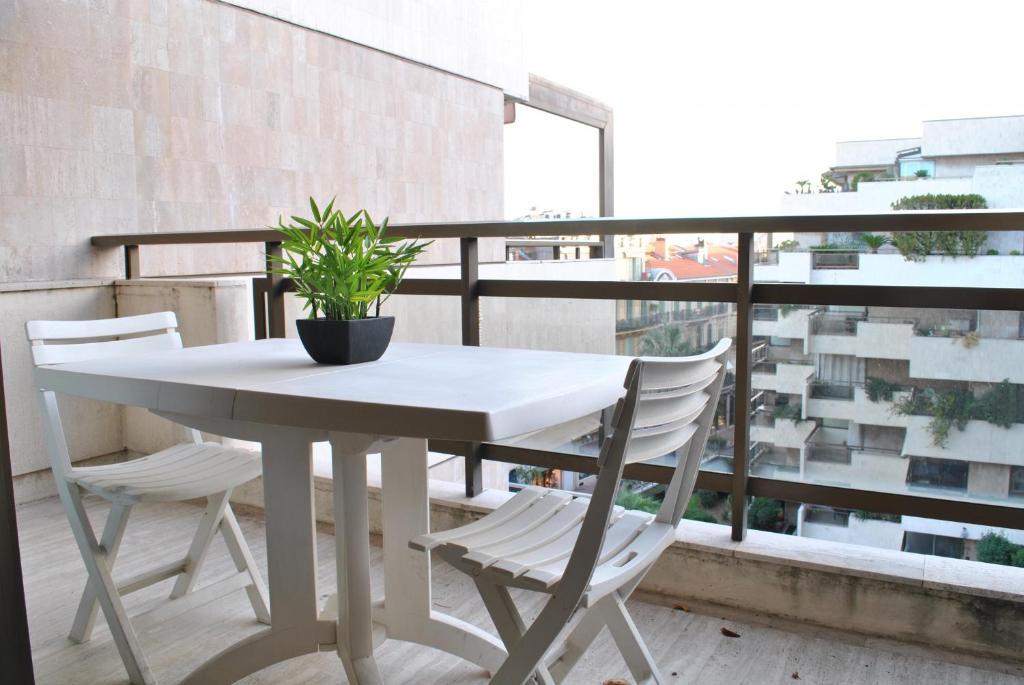 Appartement Gray d'Albion POL519 studio d'Antibes 64 ter 06400 Cannes