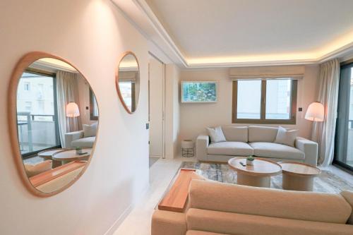 GRAY Renovated luxurious apartment located in Cannes