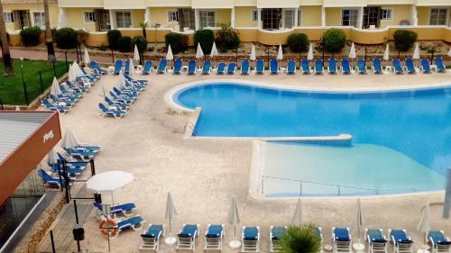 Great Flat Beach and Pool